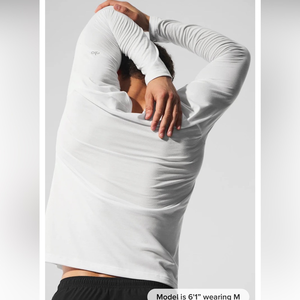 ALO Yoga Activewear Triumph Long Sleeve Tshirt in White Mens Size XL - Picture 3 of 13